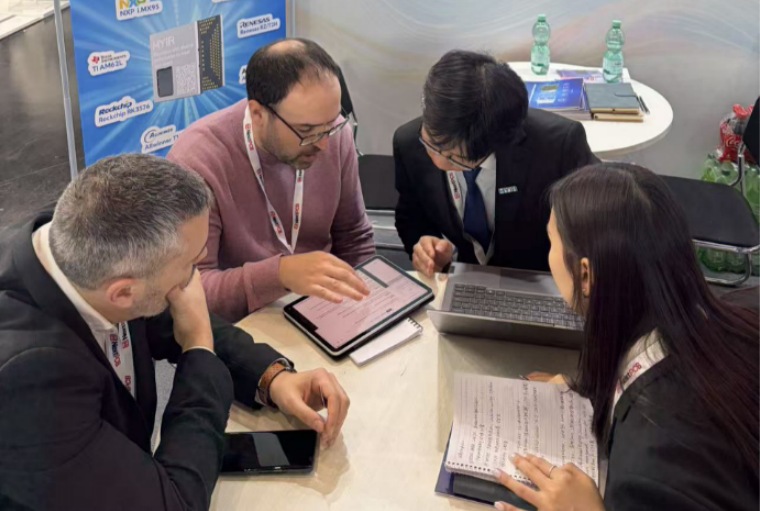 Ƕ��ʽ����ʢ��¹���Ļ���������İ峧��չʾȫ��̬�������